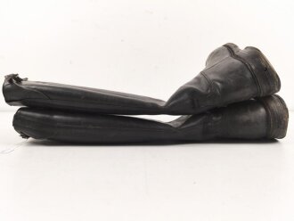 Paar Stiefel für Offiziere, vermutlich aus der Nachkriegszeit. Ungereinigtes Paar aus Filmrequisite , Sohlenlänge 30,5cm