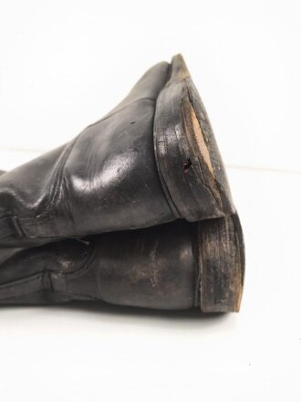 Paar Stiefel für Offiziere, vermutlich aus der Nachkriegszeit. Ungereinigtes Paar aus Filmrequisite , Sohlenlänge 30,5cm