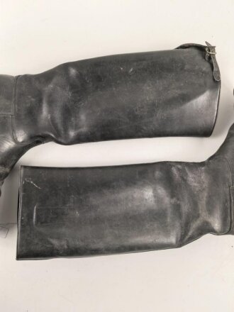 Paar Stiefel für Offiziere, vermutlich aus der Nachkriegszeit. Ungereinigtes Paar aus Filmrequisite , Sohlenlänge 30,5cm