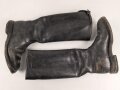 Paar Stiefel für Offiziere, vermutlich aus der Nachkriegszeit. Ungereinigtes Paar aus Filmrequisite , Sohlenlänge 30,5cm