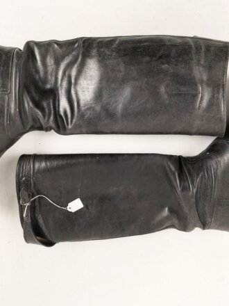 Paar Stiefel für Offiziere, vermutlich aus der Nachkriegszeit. Ungereinigtes Paar aus Filmrequisite , Sohlenlänge 29,5cm