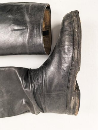 Paar Stiefel für Offiziere, vermutlich aus der Nachkriegszeit. Ungereinigtes Paar aus Filmrequisite , Sohlenlänge 29,5cm