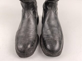 Paar Stiefel für Offiziere, vermutlich aus der Nachkriegszeit. Ungereinigtes Paar aus Filmrequisite , Sohlenlänge 29,5cm