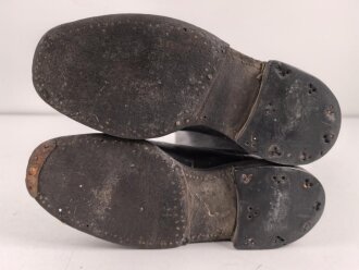 Paar Stiefel für Offiziere, vermutlich aus der Nachkriegszeit. Ungereinigtes Paar aus Filmrequisite , Sohlenlänge 29,5cm