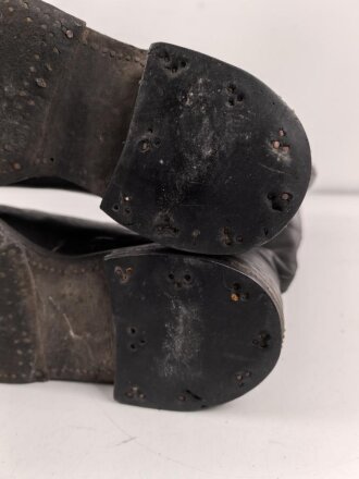 Paar Stiefel für Offiziere, vermutlich aus der Nachkriegszeit. Ungereinigtes Paar aus Filmrequisite , Sohlenlänge 29,5cm