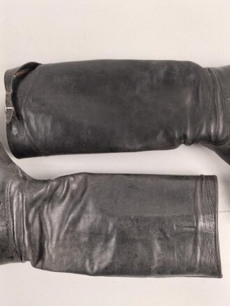 Paar Stiefel für Offiziere, vermutlich aus der Nachkriegszeit. Ungereinigtes Paar aus Filmrequisite , Sohlenlänge 29,5cm