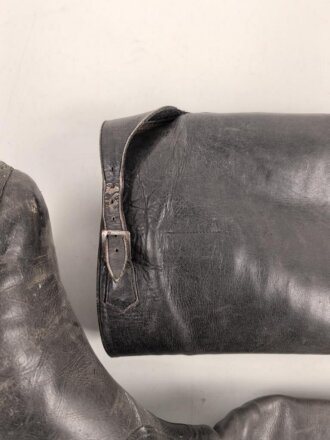 Paar Stiefel für Offiziere, vermutlich aus der Nachkriegszeit. Ungereinigtes Paar aus Filmrequisite , Sohlenlänge 29,5cm
