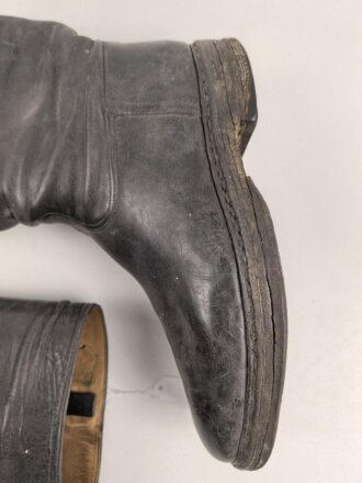 Paar Stiefel für Offiziere, vermutlich aus der Nachkriegszeit. Ungereinigtes Paar aus Filmrequisite , Sohlenlänge 29,5cm