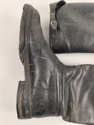 Paar Stiefel für Offiziere, vermutlich aus der Nachkriegszeit. Ungereinigtes Paar aus Filmrequisite , Sohlenlänge 29,5cm