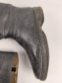 Paar Stiefel für Offiziere, vermutlich aus der Nachkriegszeit. Ungereinigtes Paar aus Filmrequisite , Sohlenlänge 29,5cm