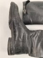 Paar Stiefel für Offiziere, vermutlich aus der Nachkriegszeit. Ungereinigtes Paar aus Filmrequisite , Sohlenlänge 29,5cm