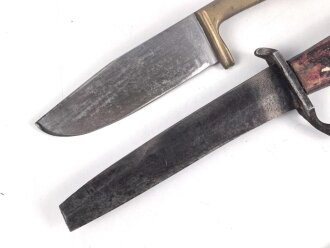 1. Weltkrieg, defekter Grabendolch, dazu vier jagdliche Messer