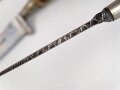 1. Weltkrieg, defekter Grabendolch, dazu vier jagdliche Messer