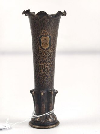1.Weltkrieg, kleine Vase aus einer Signalpatronenhülse gefertigt ? Bodendurchmesser 31mm, Höhe 110mm
