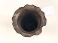1.Weltkrieg, kleine Vase aus einer Signalpatronenhülse gefertigt ? Bodendurchmesser 31mm, Höhe 110mm