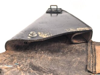 Pistolentasche schwarzes Leder. Keine Markierungen, Alter und Herkunft unbekannt, Höhe rechts gemessen 22cm