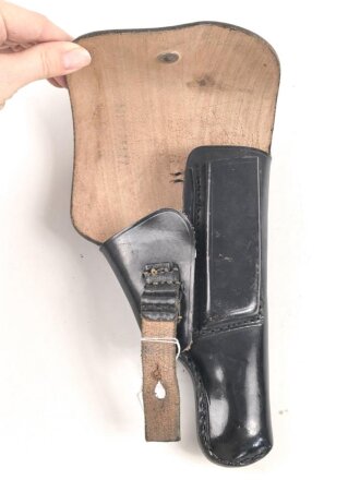 Pistolentasche schwarzes Leder. Keine Markierungen, Alter und Herkunft unbekannt, Höhe rechts gemessen 19,5cm