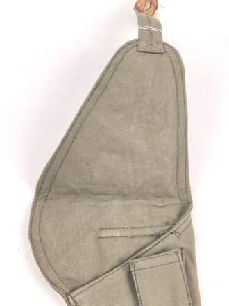 Pistolentasche aus graugrünem Segeltuch. Keine Markierungen, Alter und Herkunft unbekannt, Höhe rechts gemessen 23cm