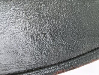 Wehrmacht Heer, Stahlhelm Modell 1940. Originale  Glocke ET66. Neu lackiert und mit tschechischem Innenfutter aus der Nachkriegszeit versehen, Einzelstück aus Filmfundus.