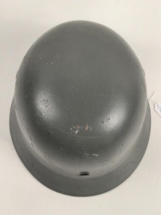 Wehrmacht Heer, Stahlhelm Modell 1940. Originale  Glocke ET66. Neu lackiert und mit tschechischem Innenfutter aus der Nachkriegszeit versehen, Einzelstück aus Filmfundus.