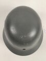 Wehrmacht Heer, Stahlhelm Modell 1940. Originale  Glocke ET66. Neu lackiert und mit tschechischem Innenfutter aus der Nachkriegszeit versehen, Einzelstück aus Filmfundus.