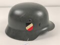 Wehrmacht Heer, Stahlhelm Modell 1940. Originale  Glocke ET66. Neu lackiert und mit tschechischem Innenfutter aus der Nachkriegszeit versehen, Einzelstück aus Filmfundus.