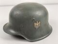 Wehrmacht Heer, Stahlhelm Modell 1942. Originale  Glocke ? . Neu lackiert und mit Bundesrepublikanischem Innenfutter aus der Nachkriegszeit versehen, Einzelstück aus Filmfundus.