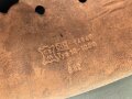 Wehrmacht Heer, Stahlhelm Modell 1942. Originale  Glocke ? . Neu lackiert und mit Bundesrepublikanischem Innenfutter aus der Nachkriegszeit versehen, Einzelstück aus Filmfundus.