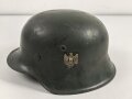 Wehrmacht Heer, Stahlhelm Modell 1942. Originale  Glocke ? . Neu lackiert und mit Bundesrepublikanischem Innenfutter aus der Nachkriegszeit versehen, Einzelstück aus Filmfundus.