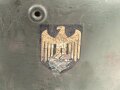 Wehrmacht Heer, Stahlhelm Modell 1942. Originale  Glocke ? . Neu lackiert und mit Bundesrepublikanischem Innenfutter aus der Nachkriegszeit versehen, Einzelstück aus Filmfundus.