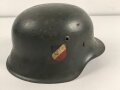 Wehrmacht Heer, Stahlhelm Modell 1942. Originale  Glocke ? . Neu lackiert und mit Bundesrepublikanischem Innenfutter aus der Nachkriegszeit versehen, Einzelstück aus Filmfundus.