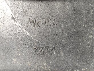 Stahlhelmglocke Wehrmacht Modell 1942. hkp64, neuzeitlich lackiert und mit tschechischem Innenfutter und Nieten aus der Nachkriegszeit versehen.