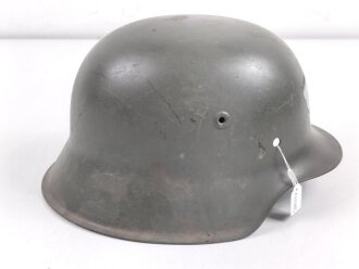 Stahlhelmglocke Wehrmacht Modell 1942. Hersteller NS64, neuzeitlich lackiert, vorne zwei Löcher zugeschweißt.