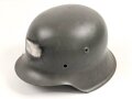 Stahlhelmglocke Wehrmacht Modell 1942. Hersteller NS64, neuzeitlich lackiert, vorne zwei Löcher zugeschweißt.