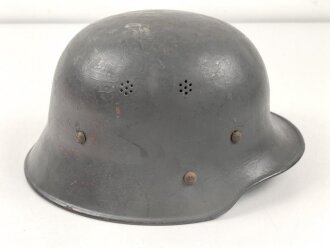 Stahlhelmglocke Technische Nothilfe / Rot Kreuz III.Reich. Nach dem Krieg weiterverwendet, mit "neuen" Nieten und Innenring versehen sowie lackierrt.