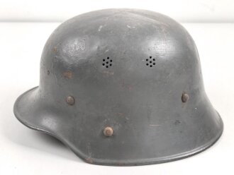 Stahlhelmglocke Technische Nothilfe / Rot Kreuz III.Reich. Nach dem Krieg weiterverwendet, mit "neuen" Nieten und Innenring versehen sowie lackierrt.