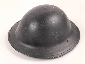 Großbritannien 2.Weltkrieg, Stahlhelm datiert 1943, Nach dem Krieg lackiert, das Innenfutter nicht gestempelt