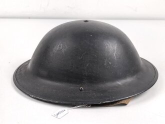 Großbritannien 2.Weltkrieg, Stahlhelm datiert 1943, Nach dem Krieg lackiert, das Innenfutter nicht gestempelt