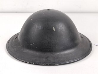 Großbritannien 2.Weltkrieg, Stahlhelm datiert 1943, Nach dem Krieg lackiert, das Innenfutter nicht gestempelt