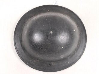 Großbritannien 2.Weltkrieg, Stahlhelm datiert 1943, Nach dem Krieg lackiert, das Innenfutter nicht gestempelt