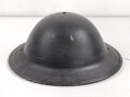 Großbritannien 2.Weltkrieg, Stahlhelm datiert 1943, Nach dem Krieg lackiert, das Innenfutter nicht gestempelt