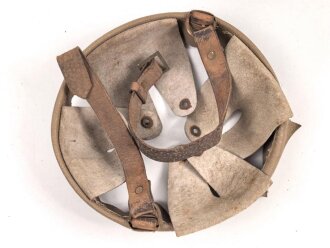 Konvolut Stahlhelm Innenfutter . Tschechisch, Deutsch Nachkrieg usw..