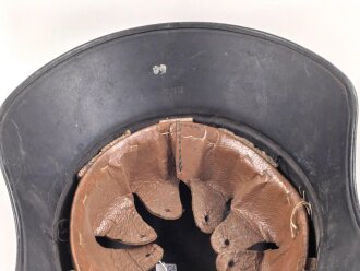 Stahlhelm Luftschutz, in allen Teilen original, das Innenfutter aus Ersatzmaterial. Eine Niete fehlt