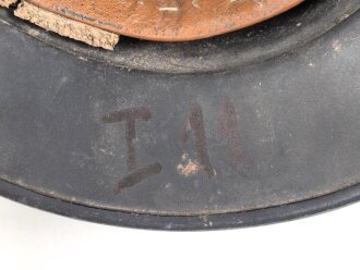 Stahlhelm Luftschutz, in allen Teilen original, das Innenfutter aus Ersatzmaterial. Eine Niete fehlt