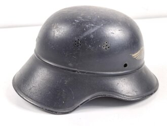Stahlhelm Luftschutz, in allen Teilen original, das Innenfutter aus Ersatzmaterial. Eine Niete fehlt