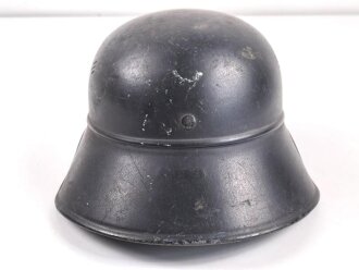 Stahlhelm Luftschutz, in allen Teilen original, das Innenfutter aus Ersatzmaterial. Eine Niete fehlt