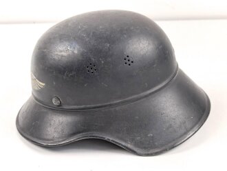 Stahlhelm Luftschutz, in allen Teilen original, das Innenfutter aus Ersatzmaterial. Eine Niete fehlt
