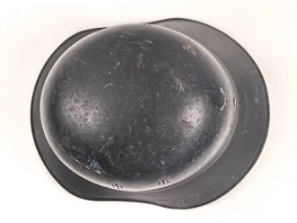 Stahlhelm Luftschutz, in allen Teilen original, das Innenfutter aus Ersatzmaterial. Eine Niete fehlt