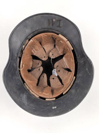 Stahlhelm Luftschutz, in allen Teilen original, das Innenfutter aus Ersatzmaterial. Eine Niete fehlt