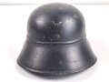 Stahlhelm Luftschutz, in allen Teilen original, das Innenfutter aus Ersatzmaterial. Eine Niete fehlt
